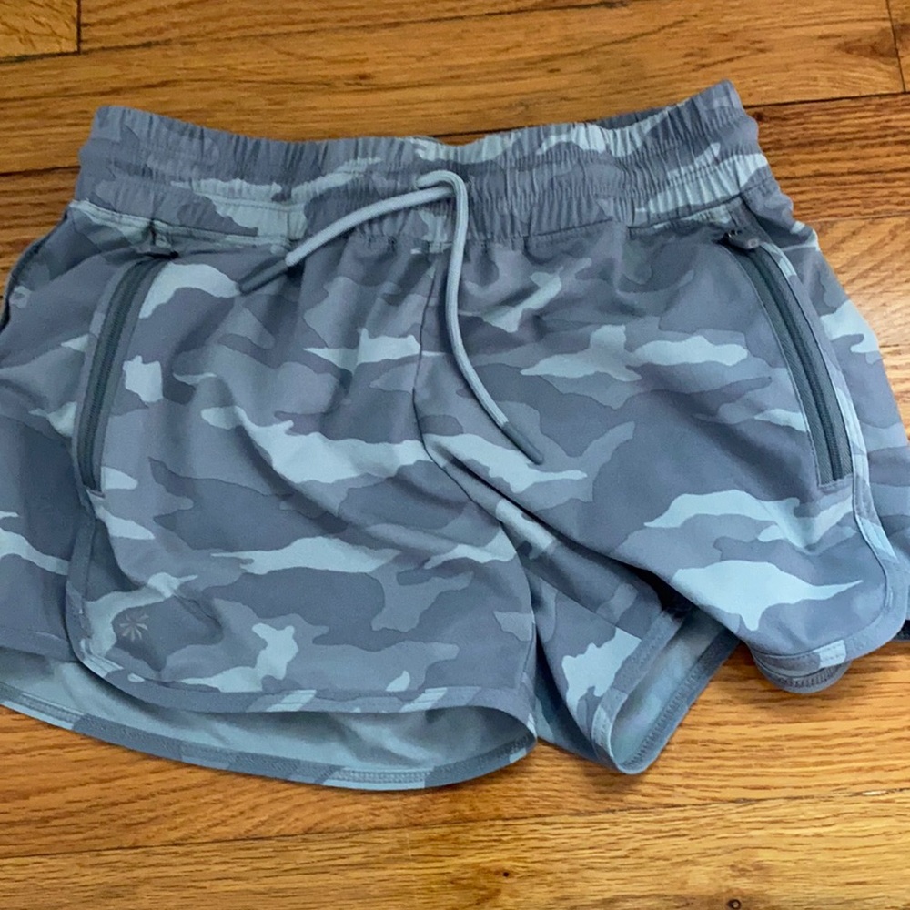 Athleta girl camo shorts— sporty and comfty- L/12